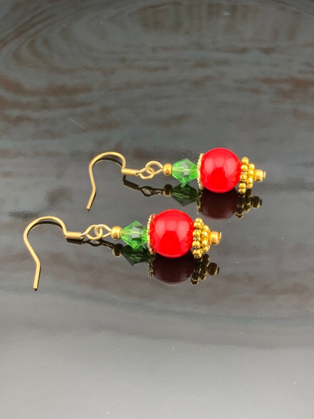 CHRISTMAS Ornament Red Green Gold Toned Bead Handmade Handcrafted Earrings LR198